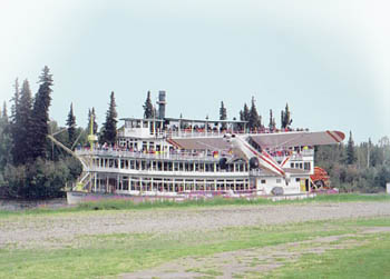Bush pilot taking off in front of Discovery