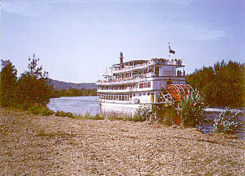 Discover passing a gravel field
